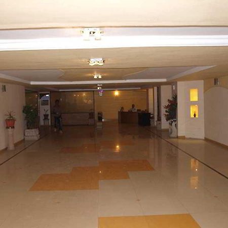 Hotel Maan Residency Ahmedabad Bagian luar foto