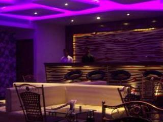 Hotel Maan Residency Ahmedabad Bagian luar foto