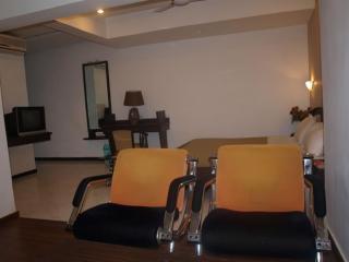 Hotel Maan Residency Ahmedabad Bagian luar foto