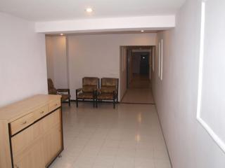 Hotel Maan Residency Ahmedabad Bagian luar foto