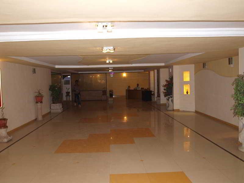 Hotel Maan Residency Ahmedabad Bagian luar foto